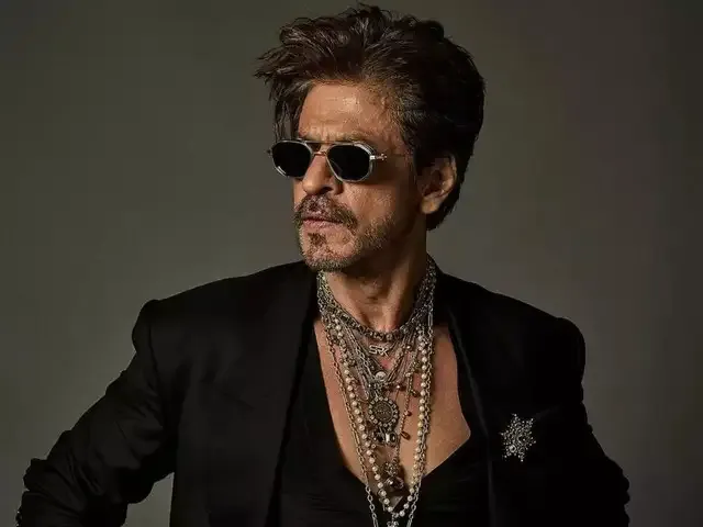 -forces-shah-rukh-khan-to-take-