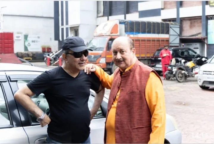 The shooting of director Siddharth Nagar TV series Pratibaddha continues at a brisk pace (2)