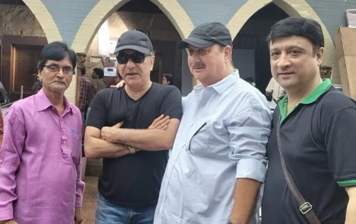 The shooting of director Siddharth Nagar TV series Pratibaddha continues at a brisk pace (7)