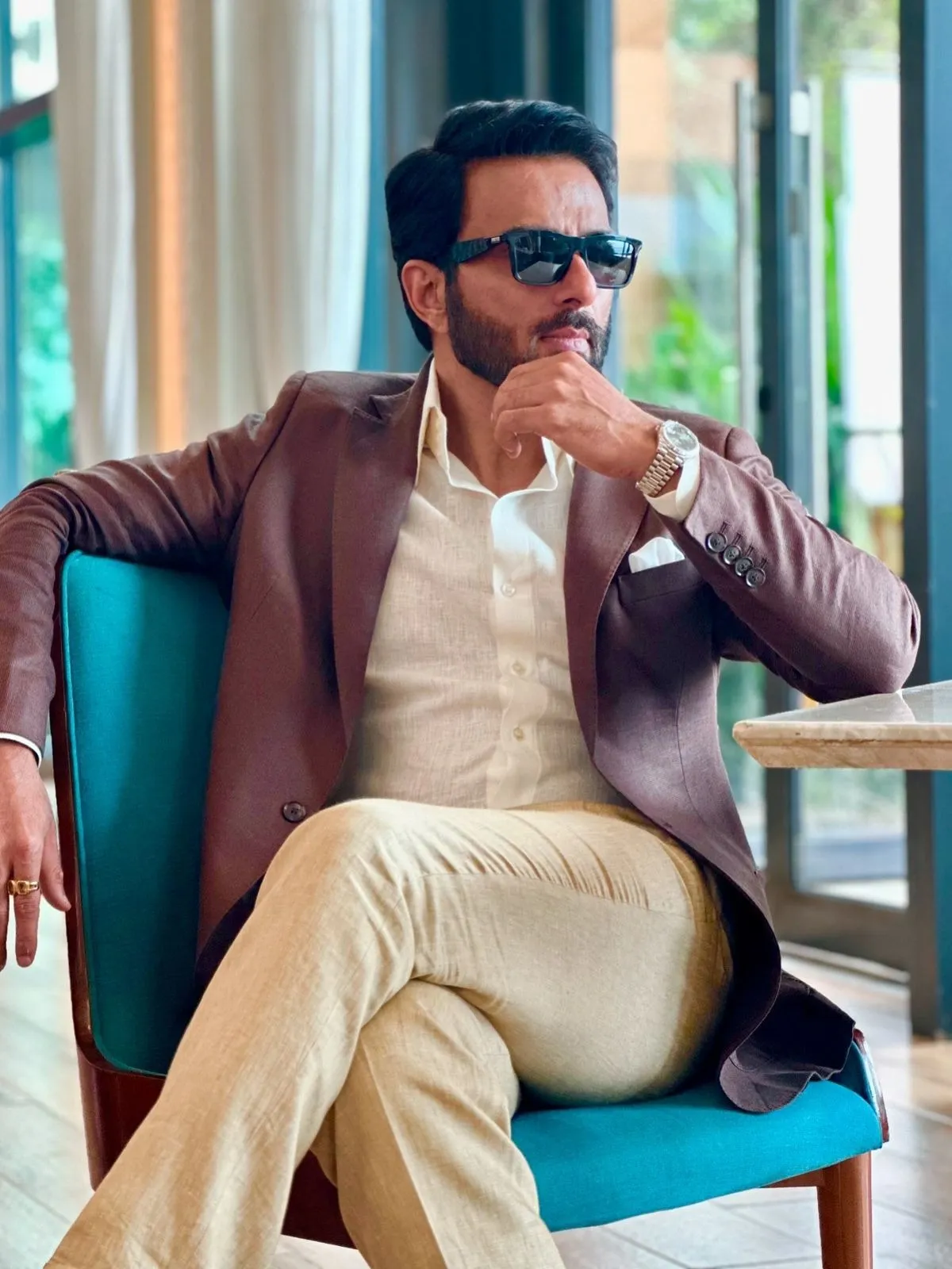 Real-Life Hero Sonu Sood Highlights Legacy of Maharashtra Eatery Serving Love for 92 Years