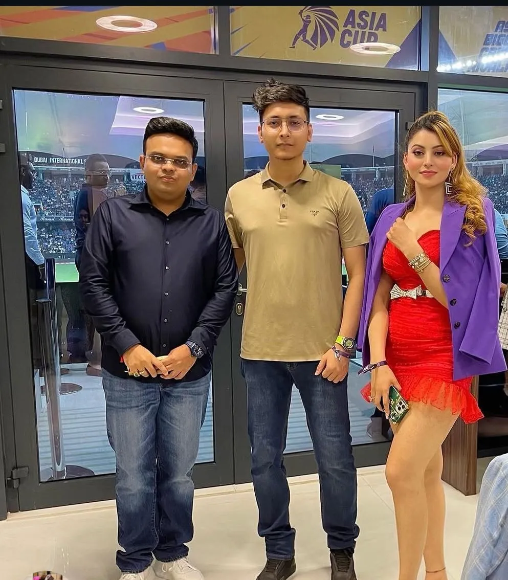 Urvashi Rautela Fans Favourite
