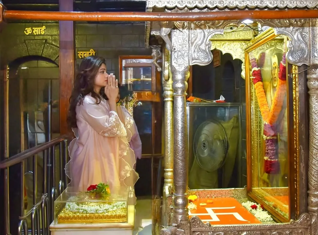 shamita shetty Shamita Shetty Saptashrungi Shirdi Trimbakeshwar temple visit