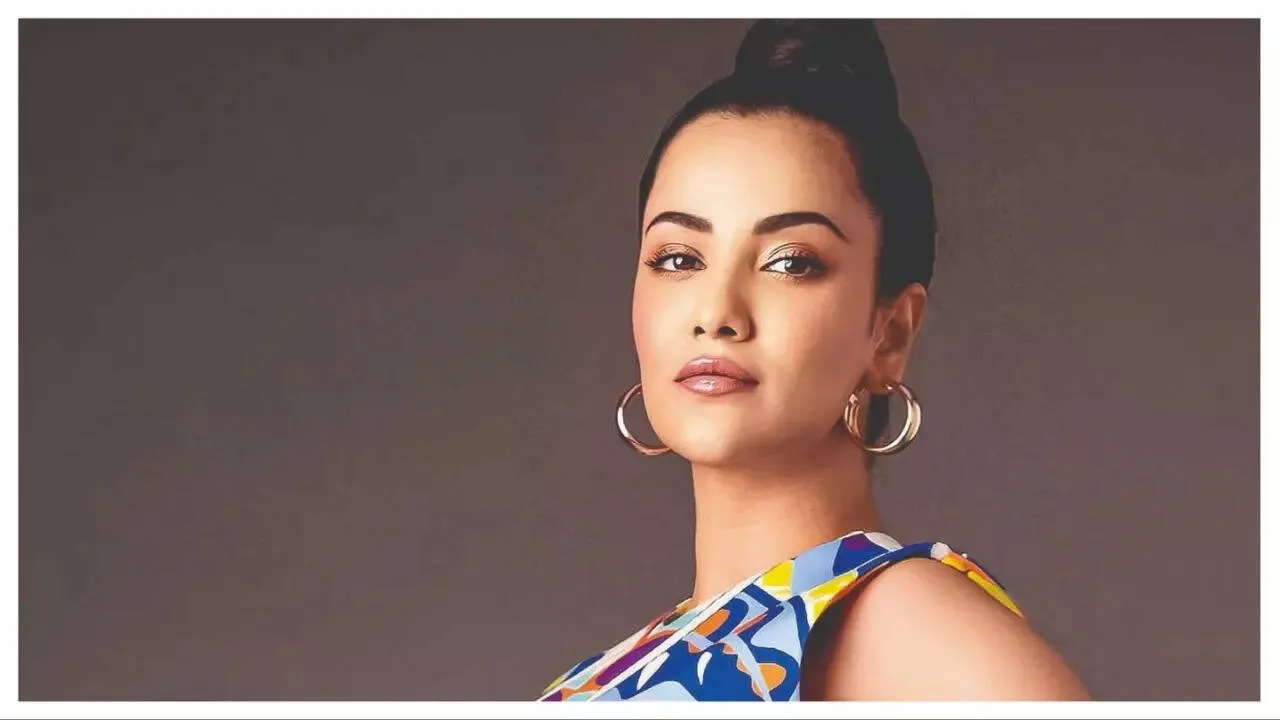 Tia Bajpai Lily Rose Horror Movie