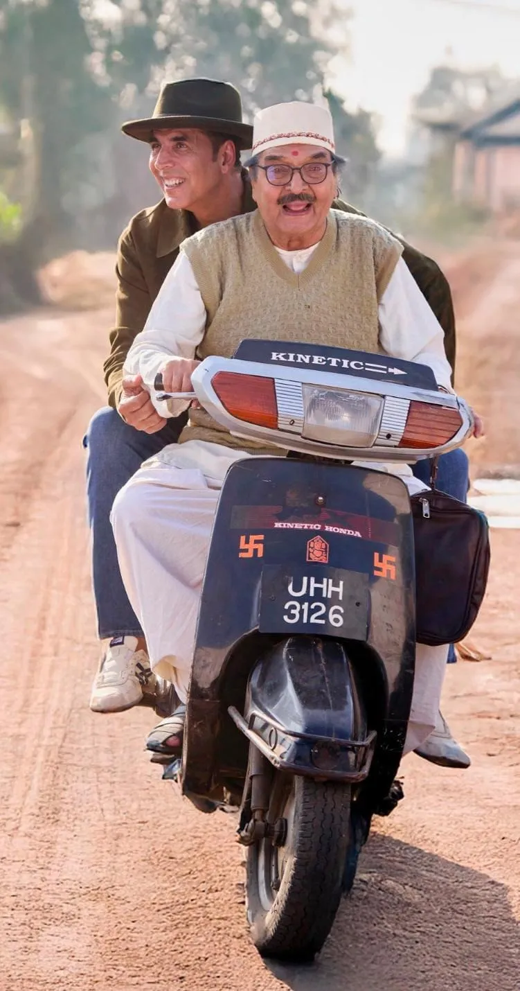 Asrani with co-star Akshay Kumar in  upcoming film Haiwaan