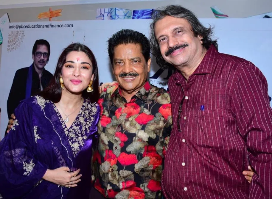 Ronnie R's Diwali 2025 Udit Narayan, Nyrra Banerjee with sr5 journalist Chaitanya Padukone