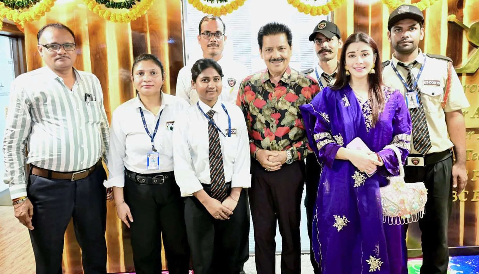 udit narayan, Nyrraa M Banerji with security guards