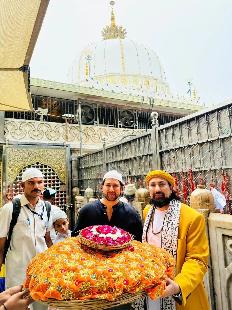Aftab Shivdasani at Ajmer Sharif Dargah