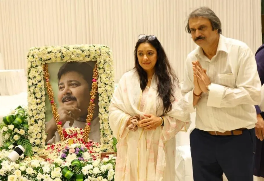 Rupali Ganguly ( Monisha), sr journalist Chaitanya Padukone at late Satish Shah's prayer meet