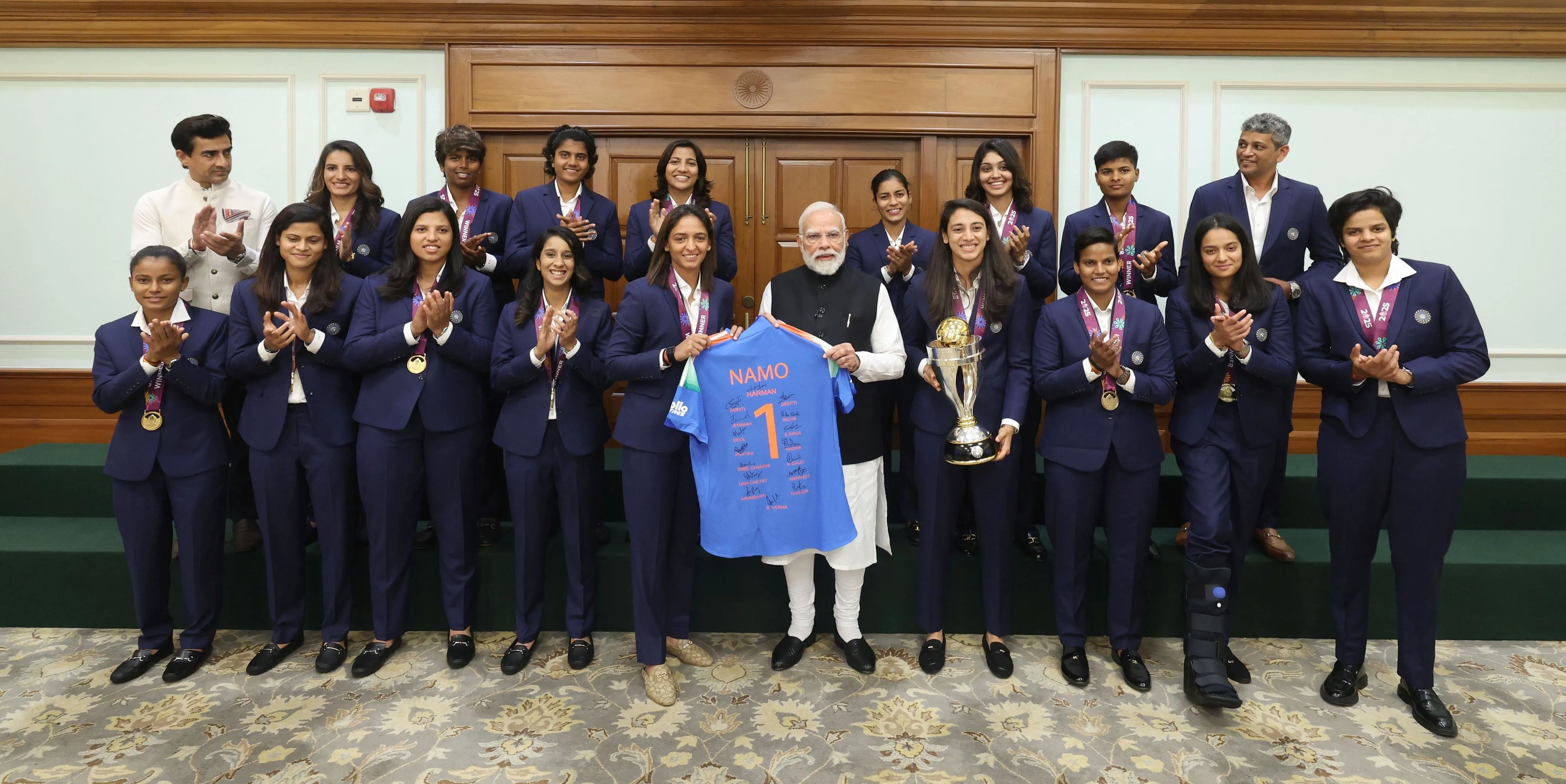 h206ghls_narendra-modi-team