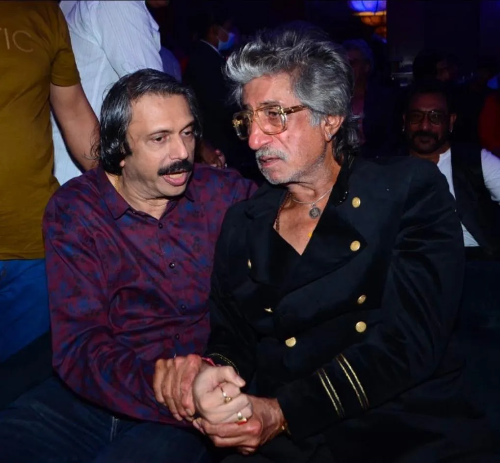 Shakti Kapoor chatting with sr journalist Chaitanya Padukone