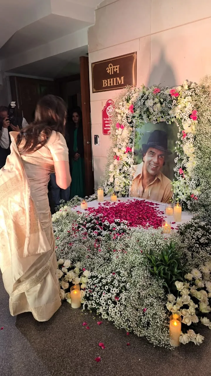 Dharmendra Prayer Meet (5)