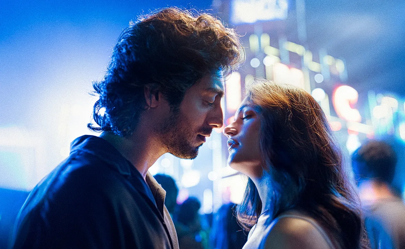 2 Ahaan Panday and Aneet Padda in Saiyaara