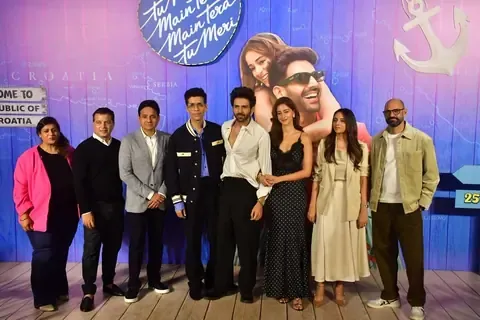 3444-celebrities-snapped-at-the-trailer-launch-of-tu-meri-main-tera-main-tera-tu-meri