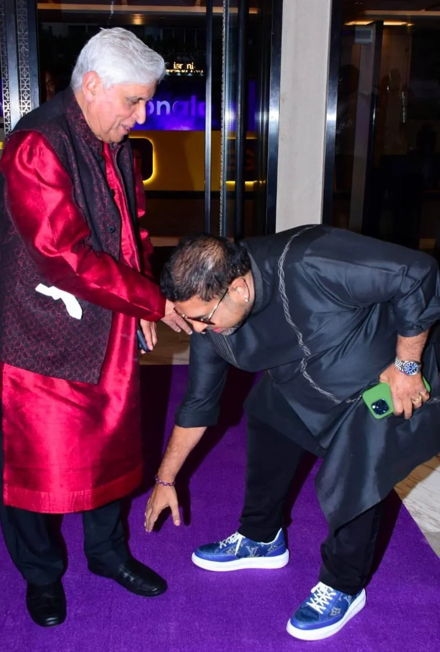 Shankar Mahadevan gets blessings from mentor legend Javed Akhtar