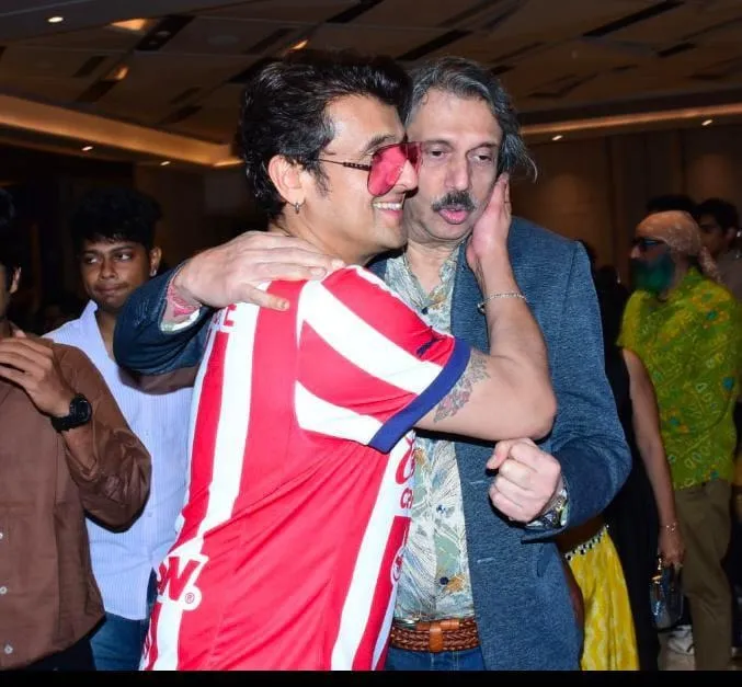 Star singer Sonu Nigam greets journalist Chaitanya Padukone