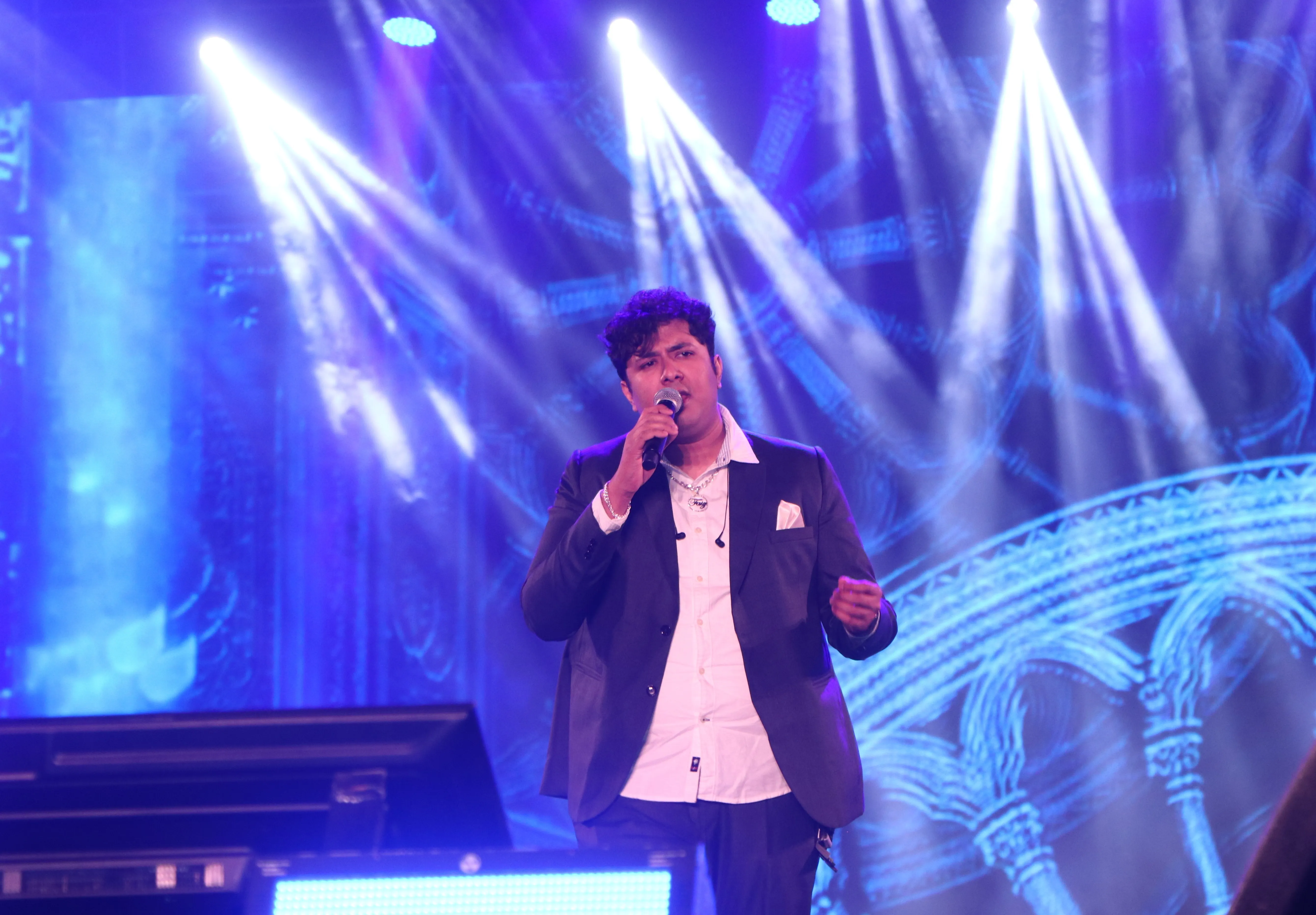 Faiz Mustafa performs