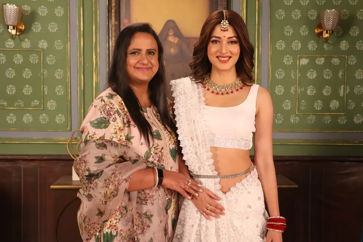 Urban Energy Architect Meenakshi Agarwal visits the sets of Bhabhi Ji Ghar Par Hain 2 (2)