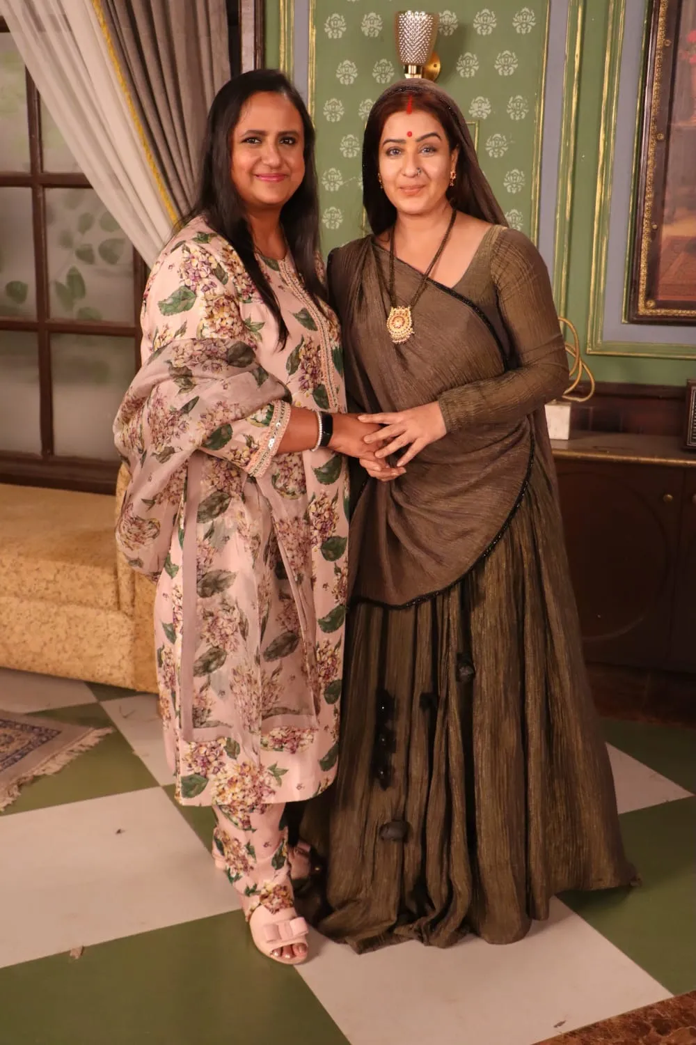 Urban Energy Architect Meenakshi Agarwal visits the sets of Bhabhi Ji Ghar Par Hain 2 (4)