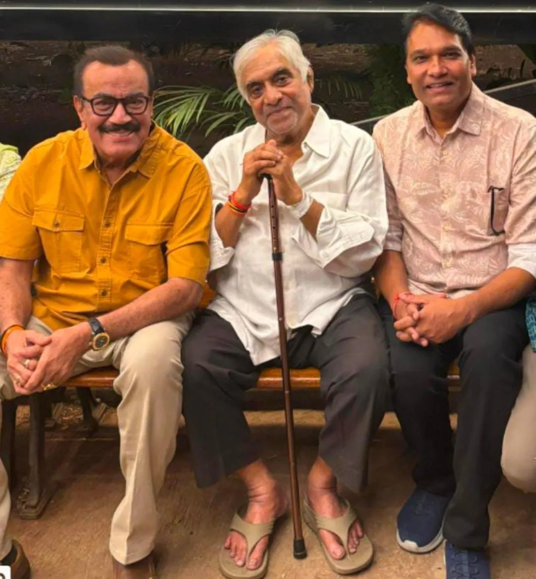 Kashmakash drama lead actor Aanjjan Srivastav (centre) with Shivaji Satam and Aditya Srivastav