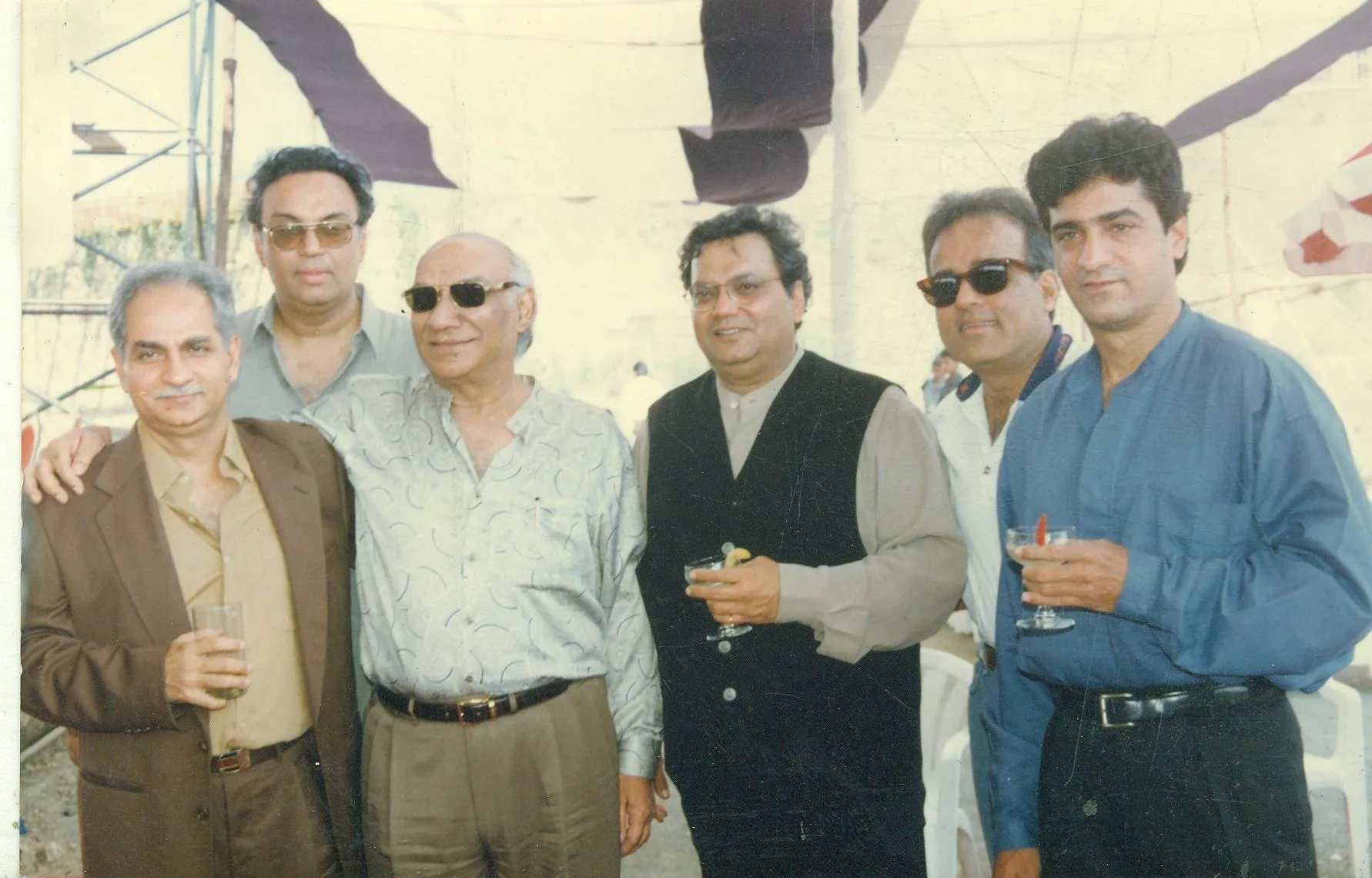 ramesh  sippy  ,  telu  bajaj  ,yash  ,suleshash  ,ashok   takariya  inder  kumar