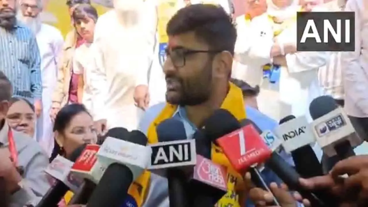 gj-gopal-italiya-ins-1