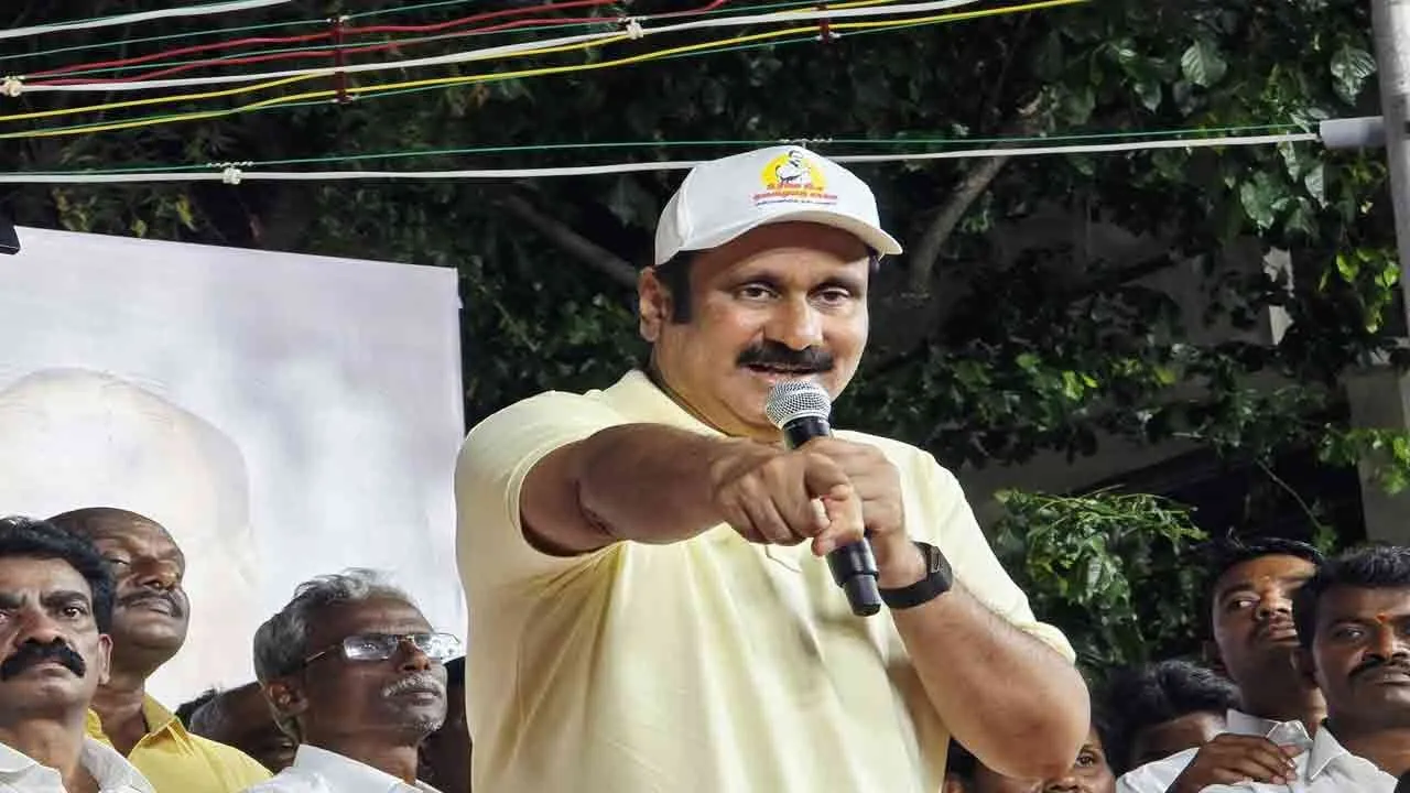 anbumani-mic-3