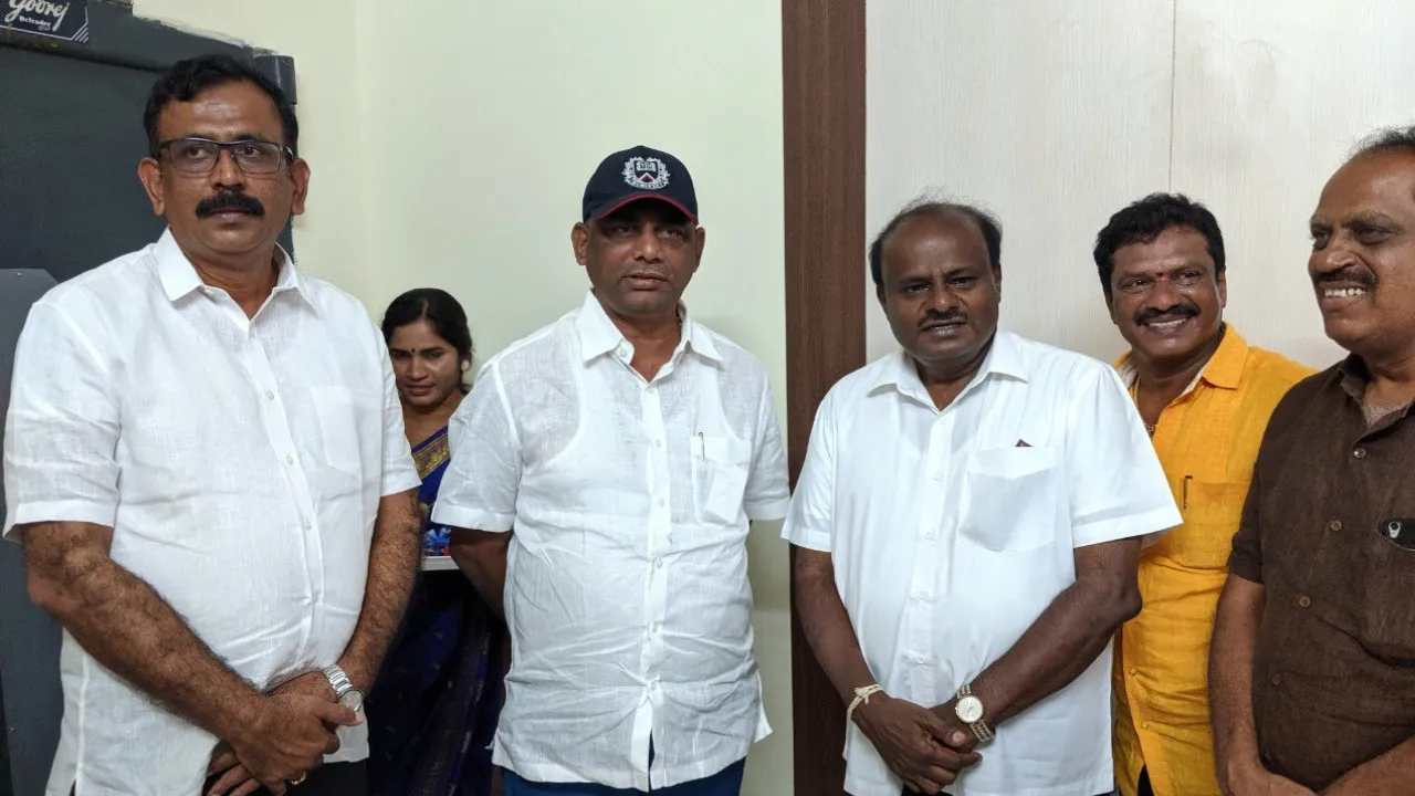 s ravi and dk suresh