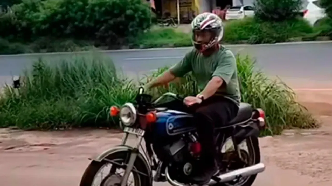 Dhoni car creaze (5)