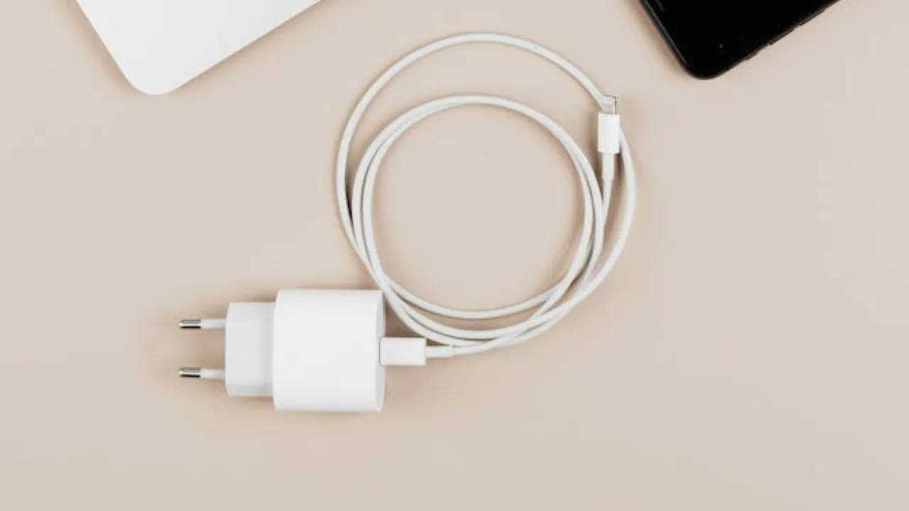 Smart phone charger