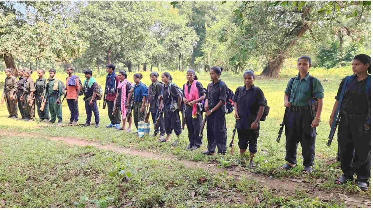 NAXALS SURREENDER IN CHATTISGARH02