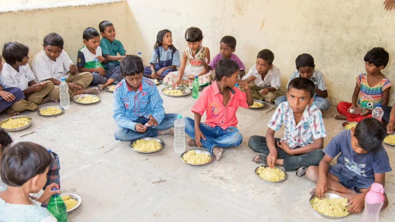 MID DAY MEAL SCHEME EXTEND TO PU STUDENTS02