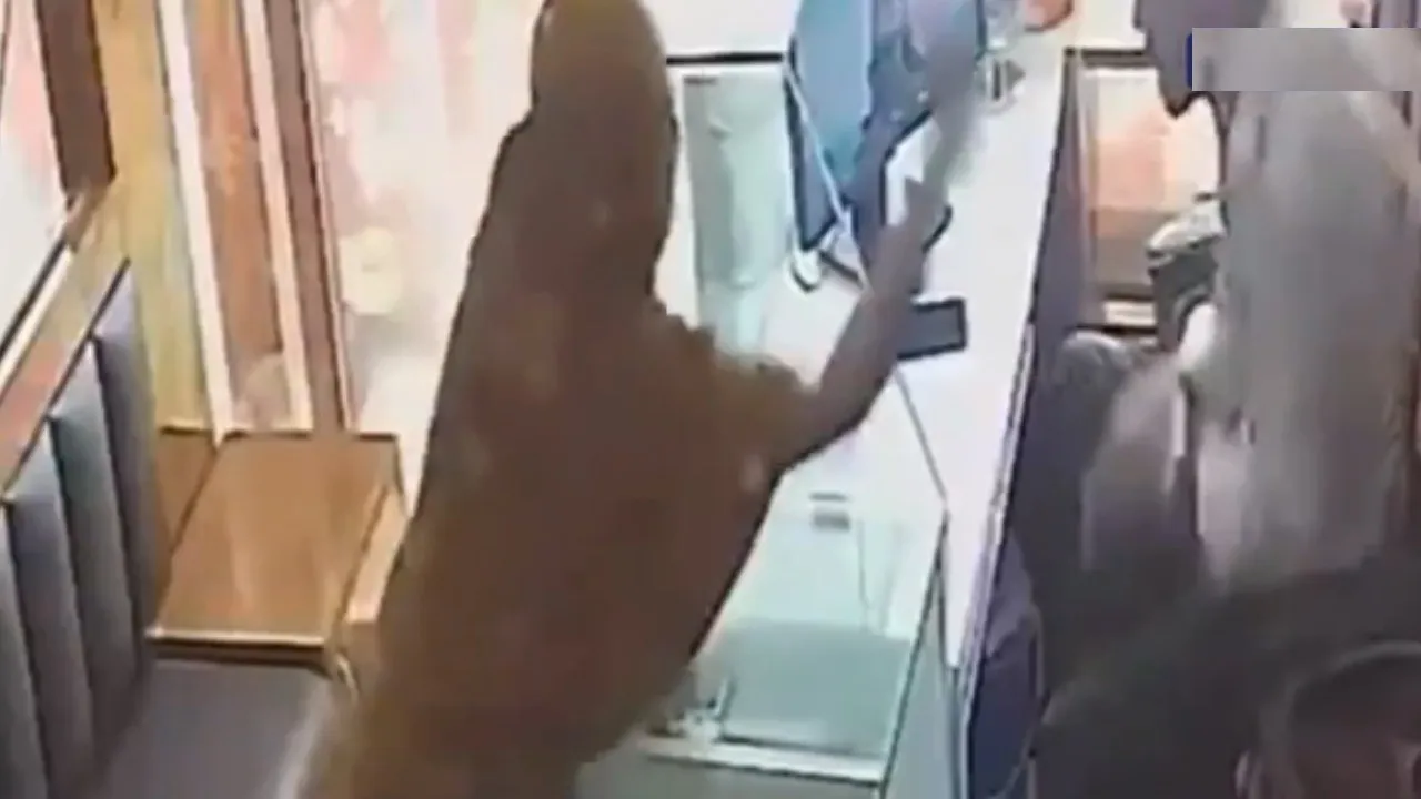 Gujarat_women_Stole_gold_failed