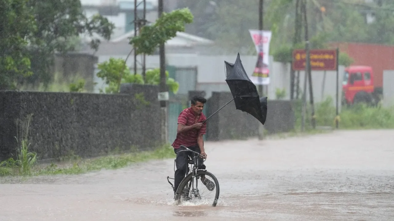 ditywah cyclone effect in srilanka