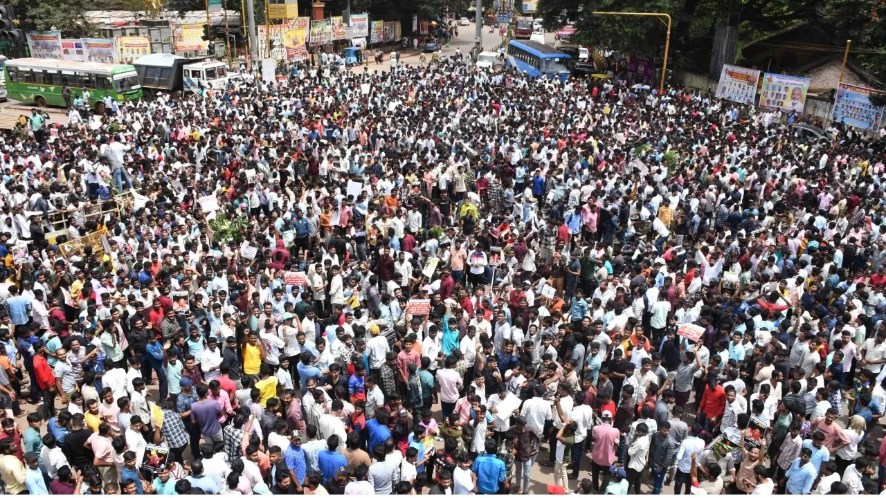 dharwad job seekers protest