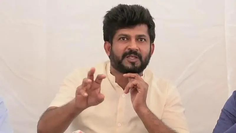 ಬಿಜೆಪಿ, ಕಾಂಗ್ರೆಸ್​​ ನಡುವೆ ಹೊಂದಾಣಿಕೆ ರಾಜಕೀಯ ಎಂದ ಪ್ರತಾಪ್​ ಸಿಂಹ.. ಹಿರಿಯ ರಾಜಕಾರಣಿಗಳು ಕೆಂಡಾಮಂಡಲ
