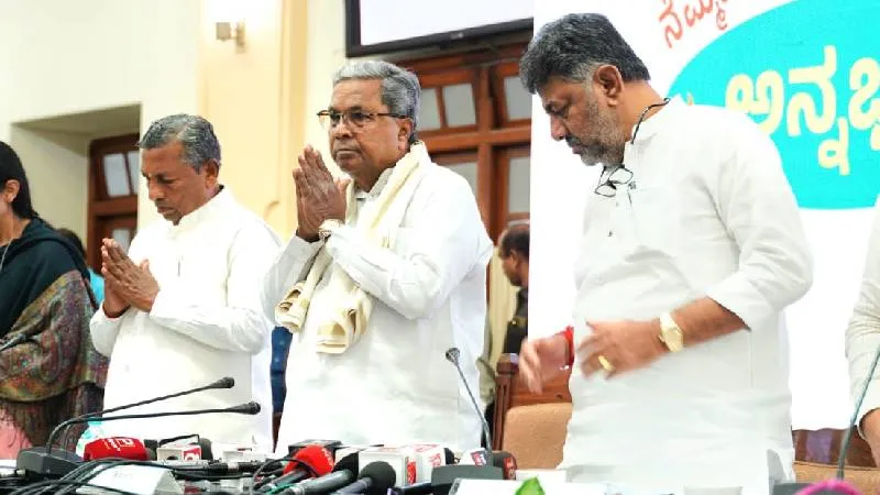 Anna Bhagya: 5 ಕೆಜಿ ಅಕ್ಕಿ ಬದಲು ‘ಹಣ ಭಾಗ್ಯ’ಕ್ಕೆ ಚಾಲನೆ.. ಇವತ್ತಿನಿಂದ ನಿತ್ಯ 4 ಜಿಲ್ಲೆಗಳ ಫಲಾನುಭವಿಗಳಿಗೆ ಹಣ ಸಂದಾಯ