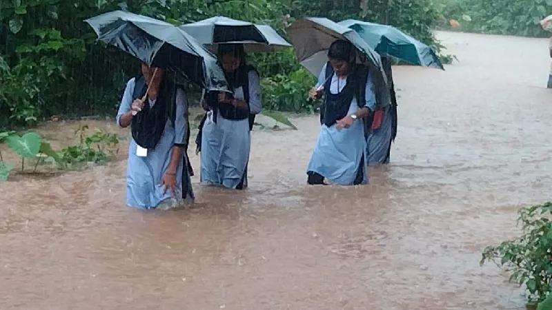 Karnataka Rain: ಮಲೆನಾಡು, ಕರಾವಳಿ ಭಾಗದಲ್ಲಿ ಭಾರೀ ಮಳೆ.. ಶಾಲಾ-ಕಾಲೇಜುಗಳಿಗೆ ರಜೆ..!