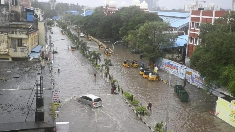 ಕರ್ನಾಟಕದಲ್ಲೂ ಫೆಂಗಲ್ ಅಬ್ಬರ.. ಈ ಜಿಲ್ಲೆಯ ಶಾಲಾ- ಕಾಲೇಜುಗಳಿಗೆ ರಜೆ ಘೋಷಣೆ