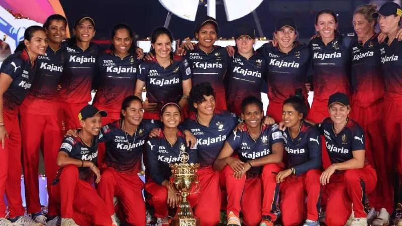 ಸತತ 5 ಪಂದ್ಯದಲ್ಲಿ ಹೀನಾಯ ಸೋಲು.. WPL ಟೂರ್ನಿಯಿಂದಲೇ RCB ಔಟ್‌; ಅಭಿಮಾನಿಗಳ ಆಕ್ರೋಶ!