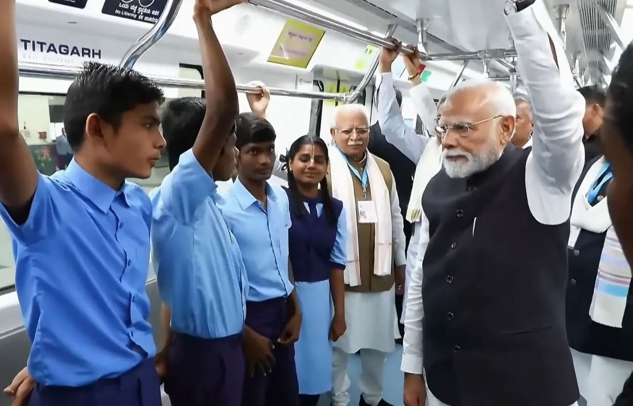 modi in train
