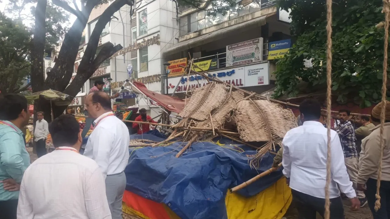 gandhi bazaar footpath clearance (2)