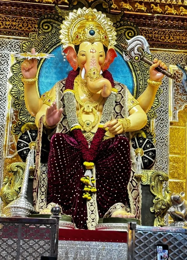 Lalbaugcha-Raja-(1)