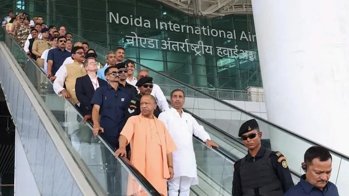 CM yogi at airport