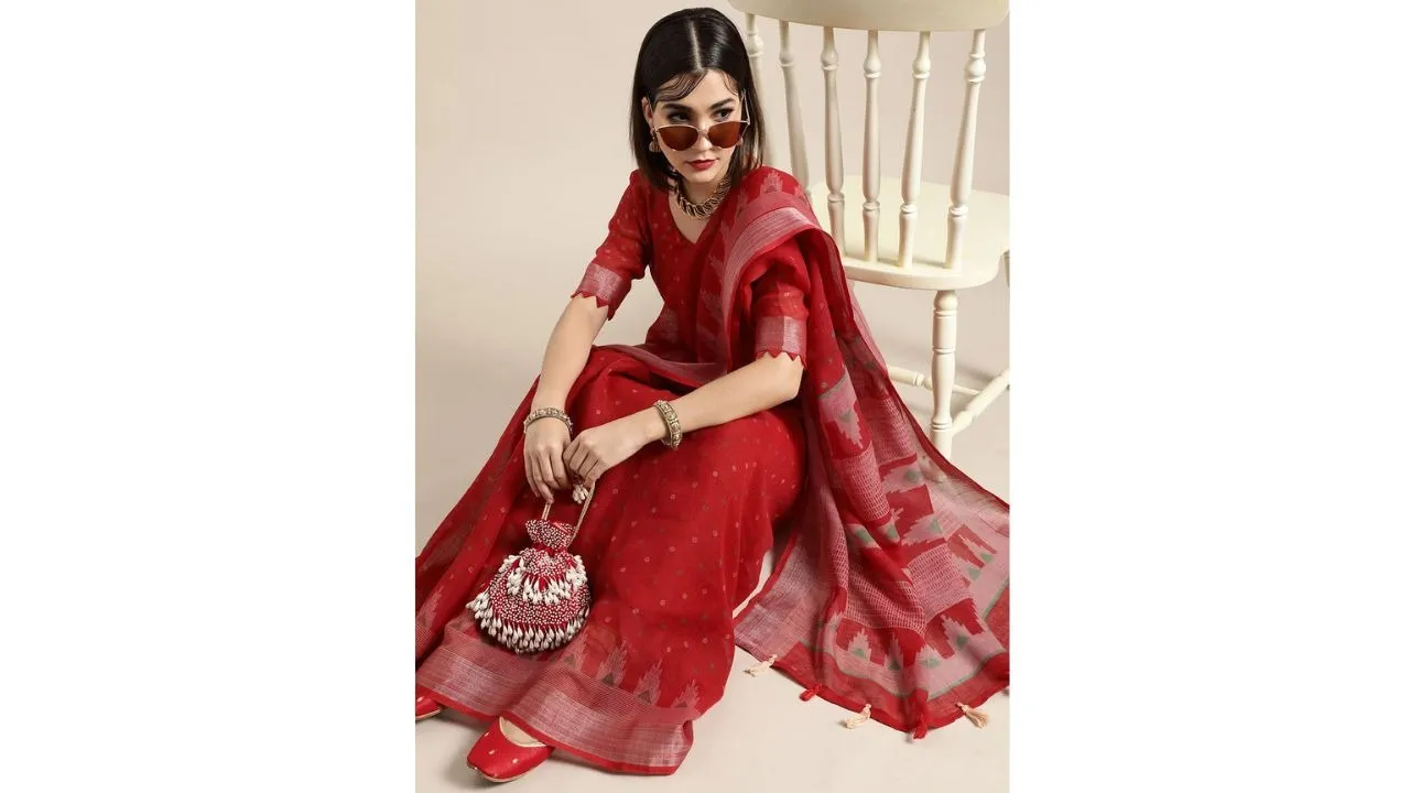 Red Saree For Valentine's Day (2)