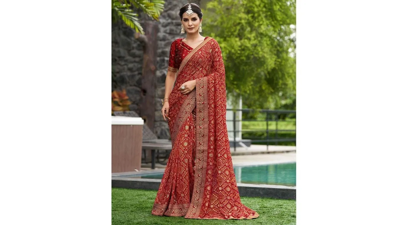Red Saree For Valentine's Day (4)