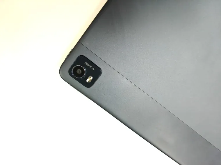 HMD T21 Tablet Review Camera