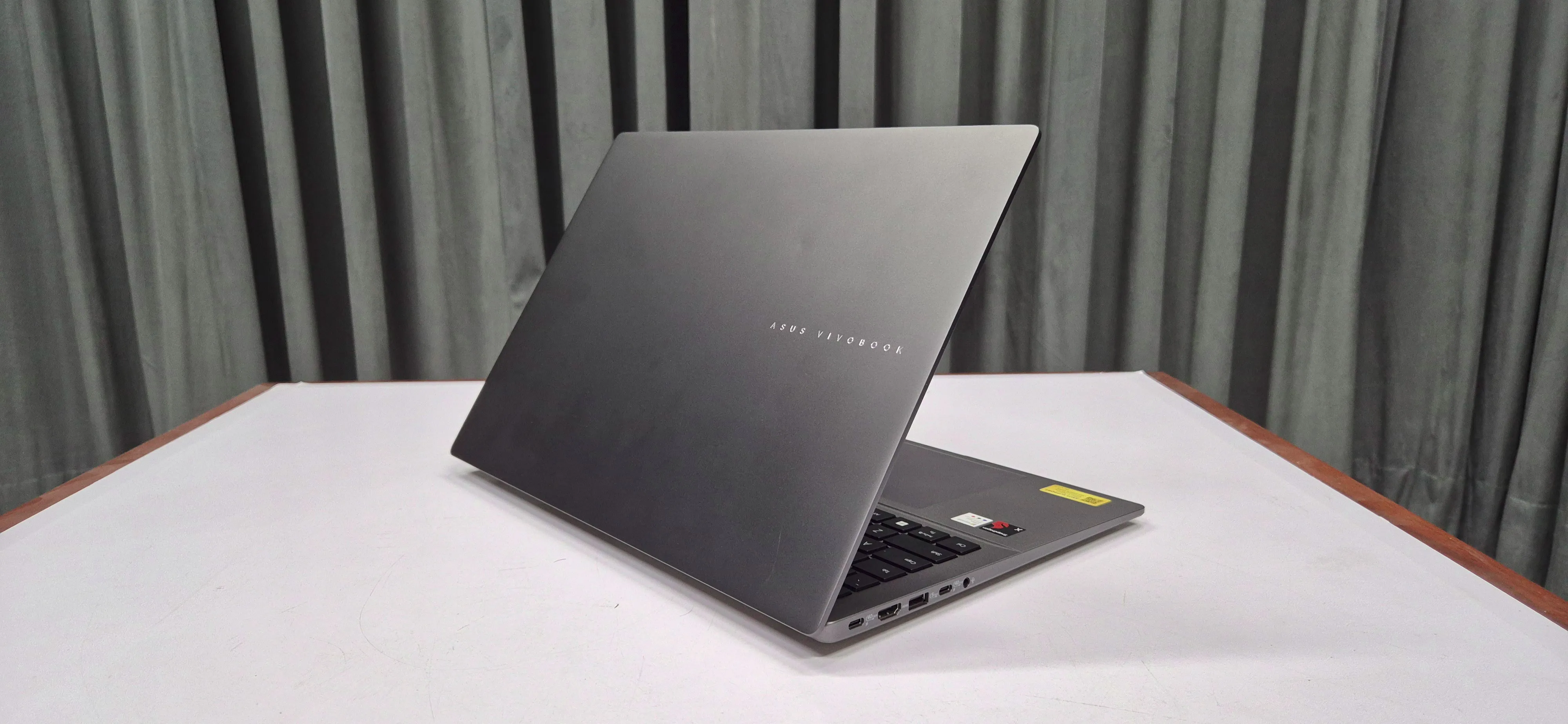 ASUS Vivobook S14