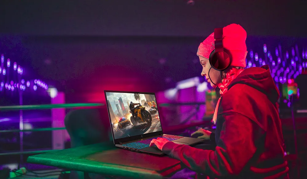 Acer Nitro V 16S AI-ANV16S-I51-Lifestyle-02