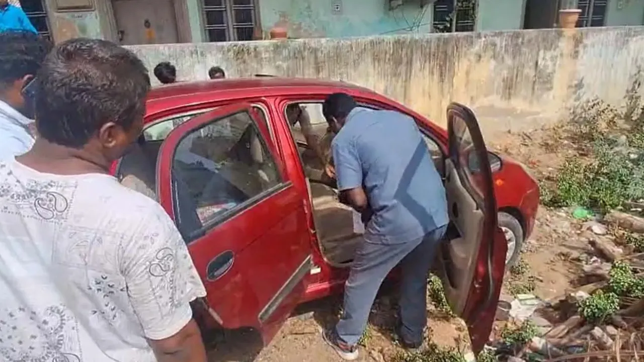 Tirupati two men found dead in car