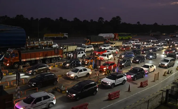 Heavy Traffic Jam In Vijayawada-Hyderabad Highway PHotos (10)